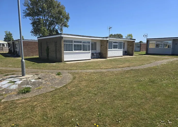 102 M And T Chalets Sunbeach,Scartby Near Great Yarmouth 2 Bed South Facing Chalet