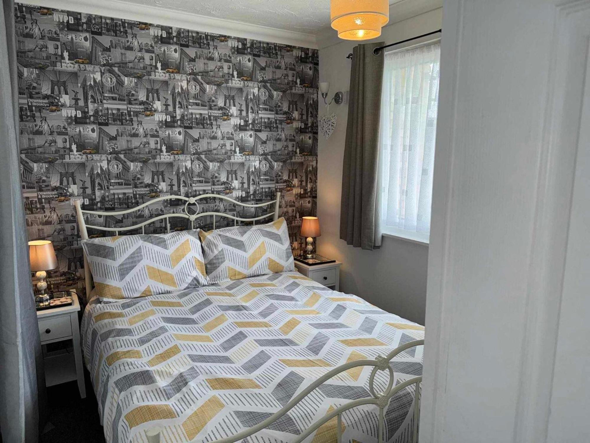 102 M And T Sunbeach,scartby Near 2 Bed South Facing Chalet Great Yarmouth